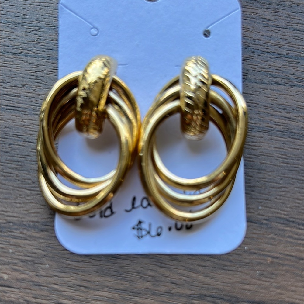 Elegant Gold Hoop Earrings